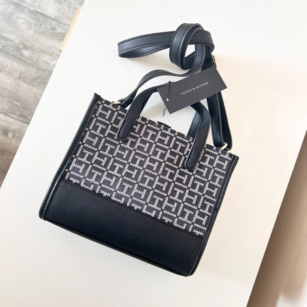 NWT Tommy Hilfiger Crossbody